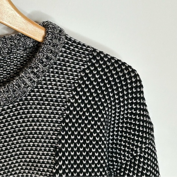 Lululemon Yogi Crew Sweater Black / Heathered Light Grey Size 6 - Picture 9 of 11